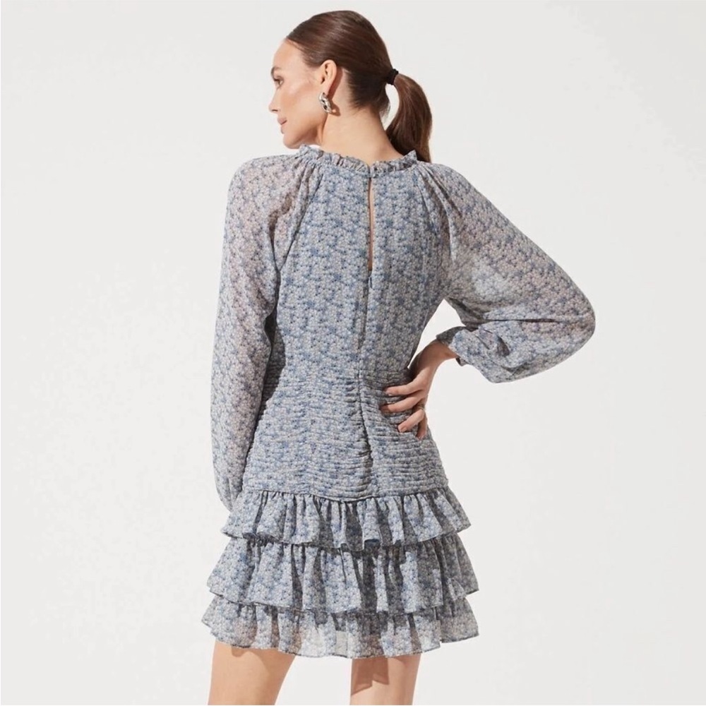 ASTR the Label • Long Sleeve Tiered‎ Ruffle Blue Floral Print Dress Ruched Sz Sm - Picture 2 of 10